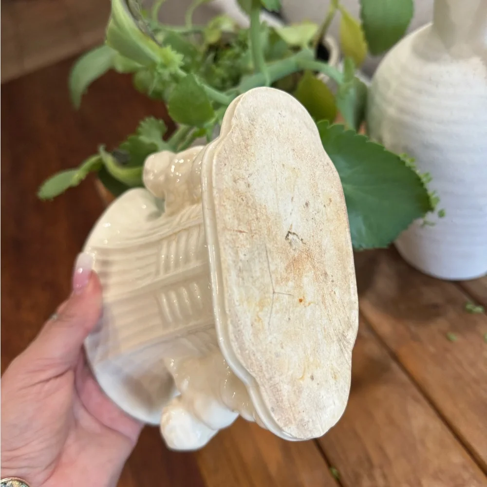 Antique English-like Ironstone‎ Elegant Cream Ceramic Vase with Cherub Design